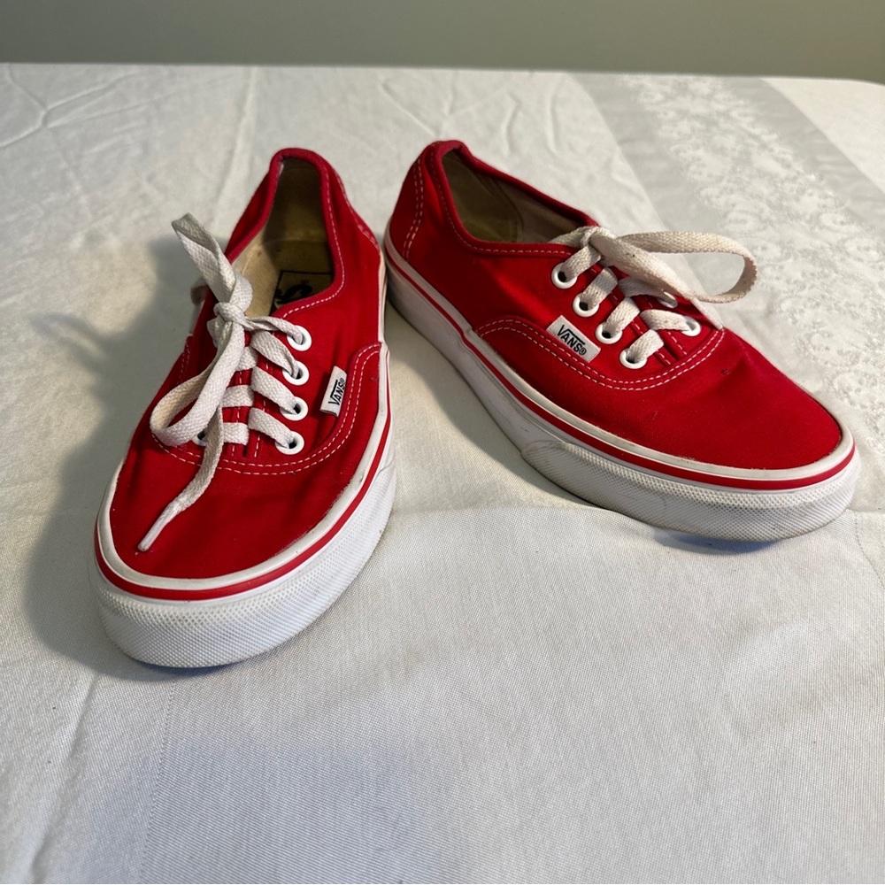 Red Vans classic Low tops canvas Skateboard Sneaker Men’s 4.5, Women’s 6